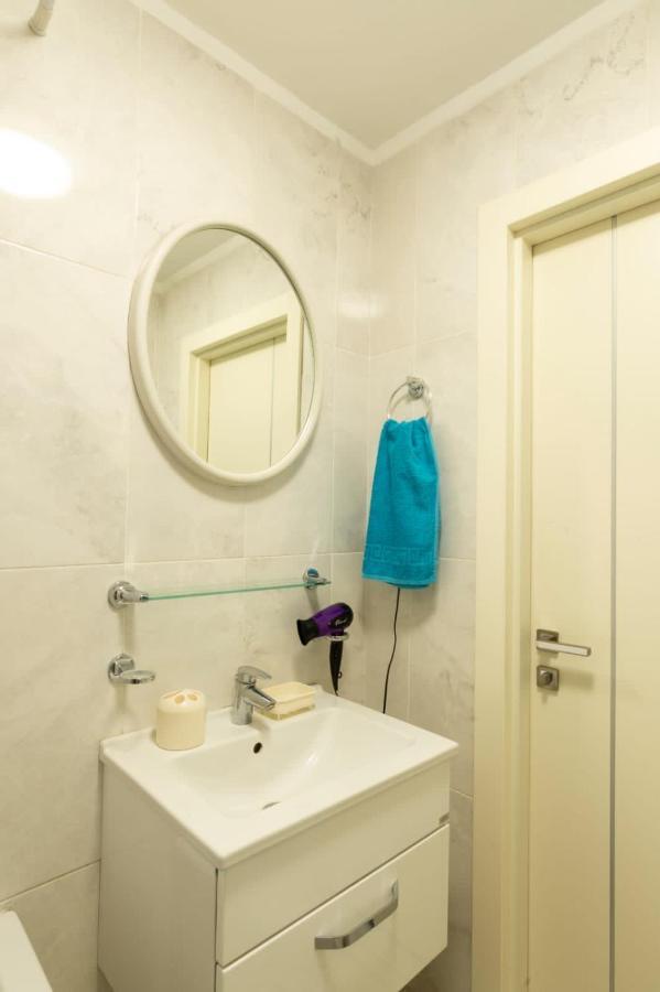 Apartamento Однушка В Жк Абая 130/2 2019 Г.П. Almatý Exterior foto