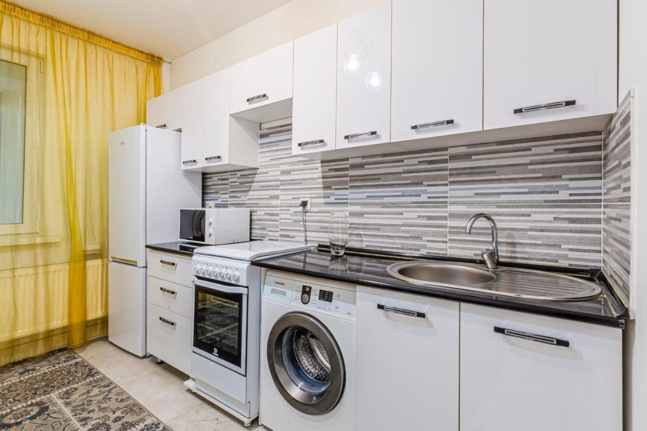 Apartamento Однушка В Жк Абая 130/2 2019 Г.П. Almatý Exterior foto