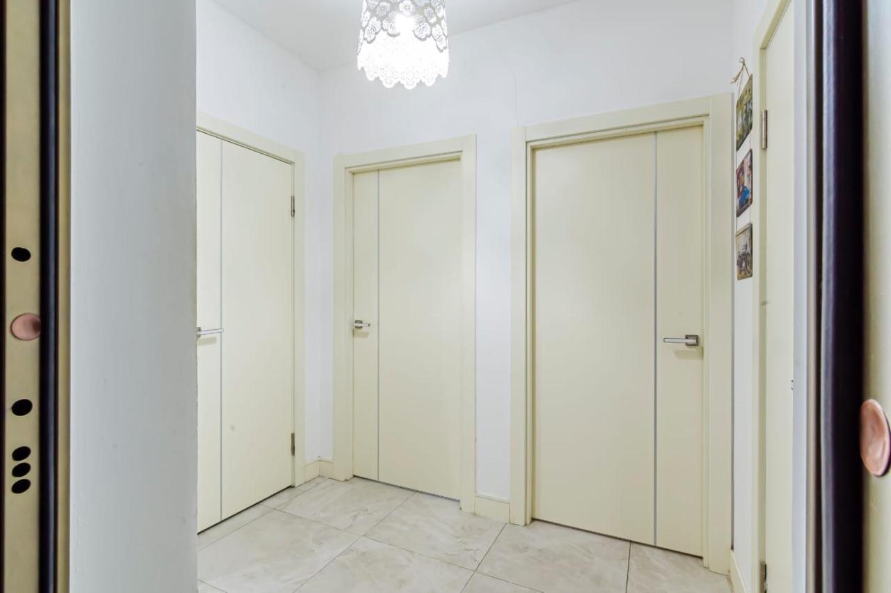 Apartamento Однушка В Жк Абая 130/2 2019 Г.П. Almatý Exterior foto