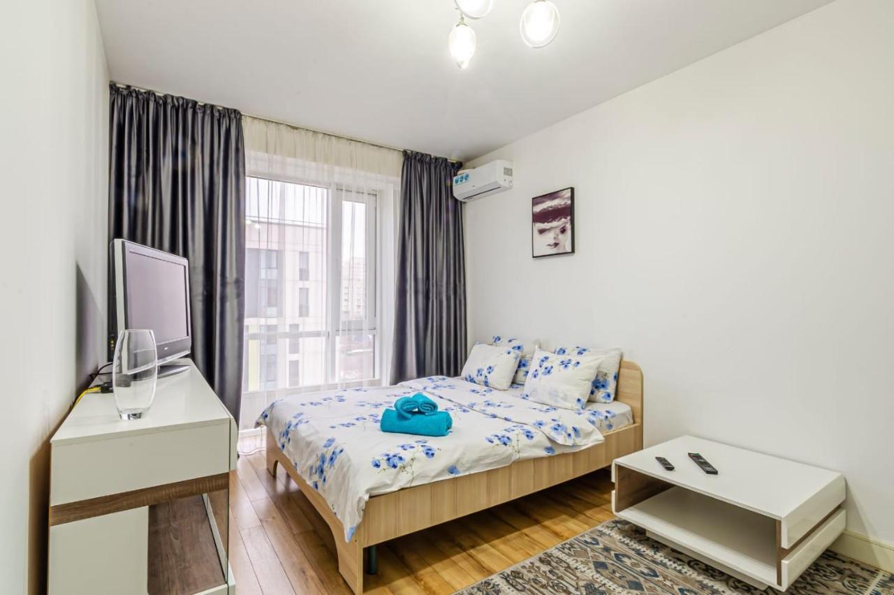 Apartamento Однушка В Жк Абая 130/2 2019 Г.П. Almatý Exterior foto