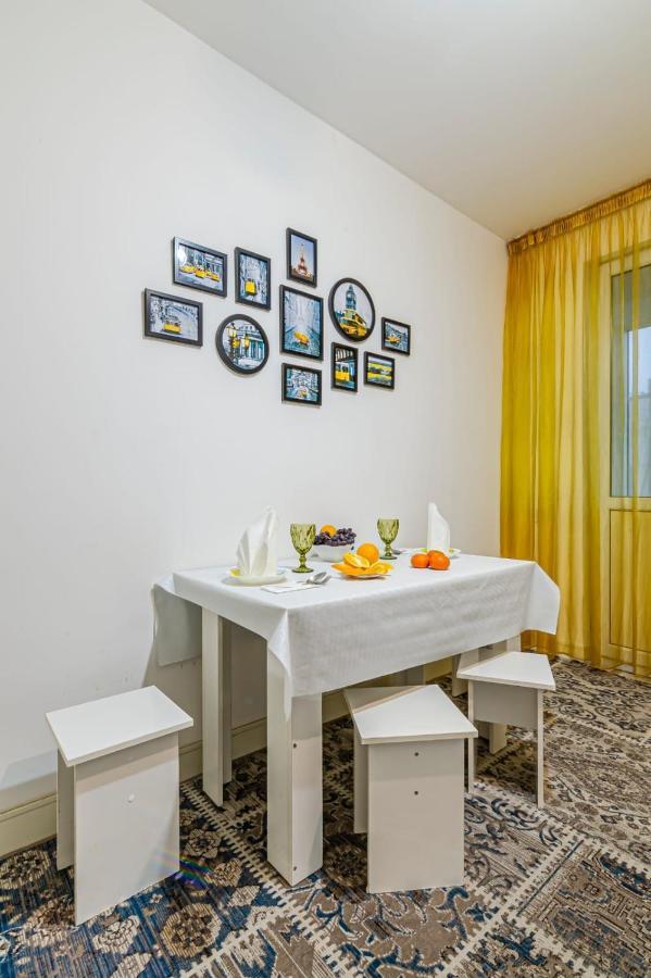 Apartamento Однушка В Жк Абая 130/2 2019 Г.П. Almatý Exterior foto